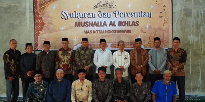 Foto Bersama Kasubbag TU, Pengawas Madrasah, Jajaran Komite serta Pimpinan dan Dewan Guru MAN Kota Lhokseumawe